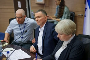Knesset Member Yuli Edelstein chairs a meeting of the Knesset Foreign Affairs and Defense Committee, July 2, 2024. (Photo: Noam Moskowitz/Office of the Knesset Spokesperson)