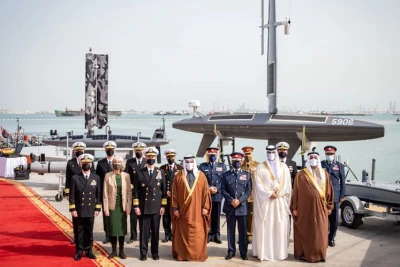 Prince Salman bin Hamad Al-Khalifa, crown prince, deputy supreme commander and prime minister of Bahrain, center, receives a brief on the GHOST 4 UAV. (Photo: U.S. Navy photo by Mass Communication Specialist 1st Class Mark Thomas Mahmod)
