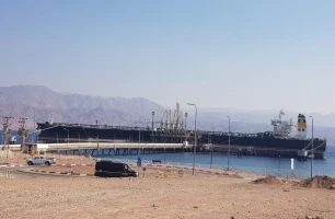 Illustrative - an oil tanker filling up in Eilat, in southern Israel (Mori Hen, of the not-for-profit Desert and Sea Environment, Eilat)