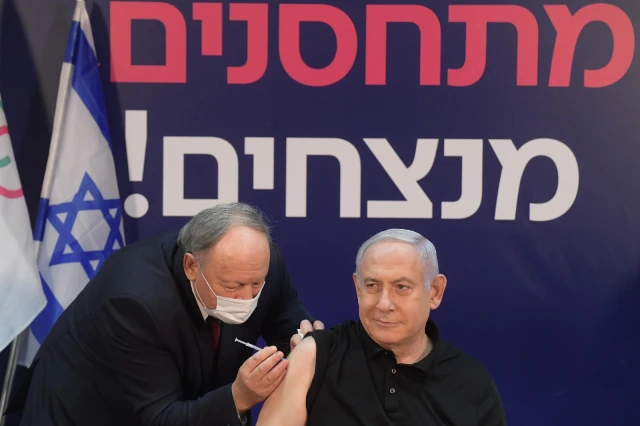 Prime Minister Benjamin Netanyahu gets vaccinated for COVID-19. (Photo: Amos Ben-Gershom/GPO)
