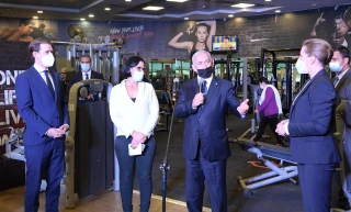 PM Netanyahu, Austrian Chancellor Sebastian Kurz & Danish PM Mette Frederiksen Visit Gym in Modi'in to Monitor the Coronavirus Routine in Israel according to the Green Pass Model. (Photo: Amos Ben-Gershom/GPO)