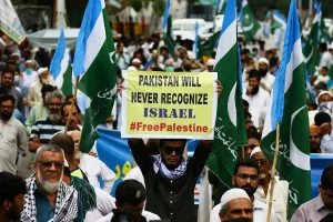 Thousands of Pakistanis protest the normalization agreement between Israel and the UAE, Aug. 16, 2020 (Photo: mustpakistan/Twitter)
