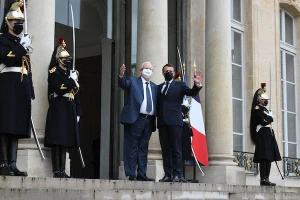 President Rivlin welcomed to Paris by President Macron of France (Photo: Amos Ben-Gershom/GPO)