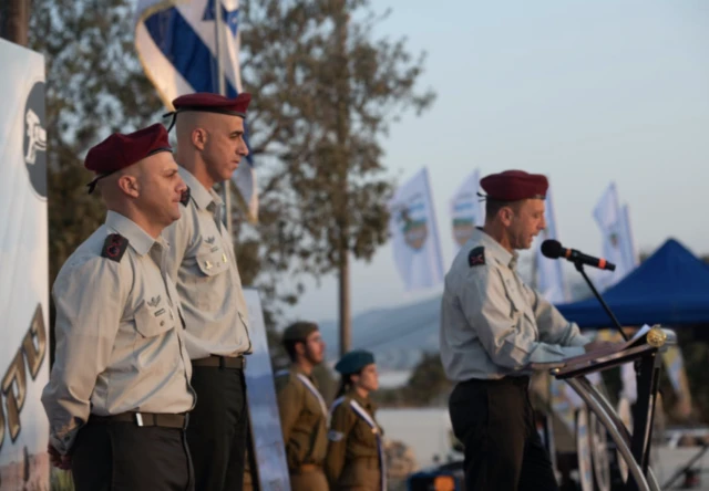 Outgoing Binyamin Regional Brigade commander Eliav Elbaz, incoming commander Liran Biton, and Judea and Samaria Division head Avi Blot at a change of command ceremony.
(Photo: IDF Spokesperson's Unit)