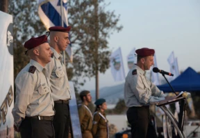 Outgoing Binyamin Regional Brigade commander Eliav Elbaz, incoming commander Liran Biton, and Judea and Samaria Division head Avi Blot at a change of command ceremony.
(Photo: IDF Spokesperson's Unit)