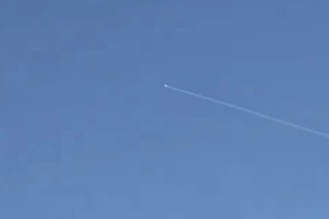 An Israeli interceptor missile is fired at a missile launched from Yemen by Houthis, July 21, 2024 (Photo: Screenshot)