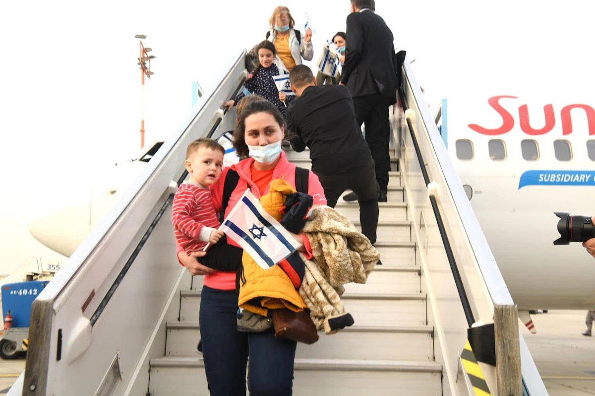 Ukrainian Jewish refugees arrived at Ben-Gurion International Airport as part of a special rescue operation, Mar. 6, 2022 (Photo: The Jewish Agency for Israel)