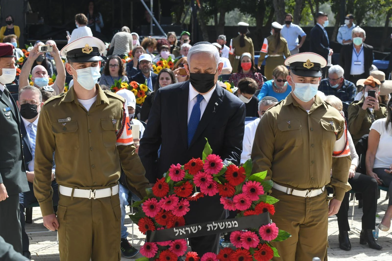 Prime Minister Benjamin Netanyahu laid a memorial wreath at the ceremony at Yad Vashem on Holocaust Martyrs’ and Heroes’ Remembrance Day, April 8, 2021. (Photo: PM of Israel Twitter feed)