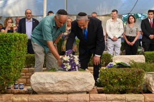 Israeli Prime Minister Benjamin Netanyahu and his brother Ido at the Mt. Herzl military cemetery in Jerusalem, attended the memorial ceremony for their brother, Col. Yoni Netanyahu, who fell 47 years ago while commanding IDF General Staff Reconnaissance Unit soldiers in the operation to free the hostages at Entebbe, June 25, 2023. (Photo: Kobi Gideon/GPO)