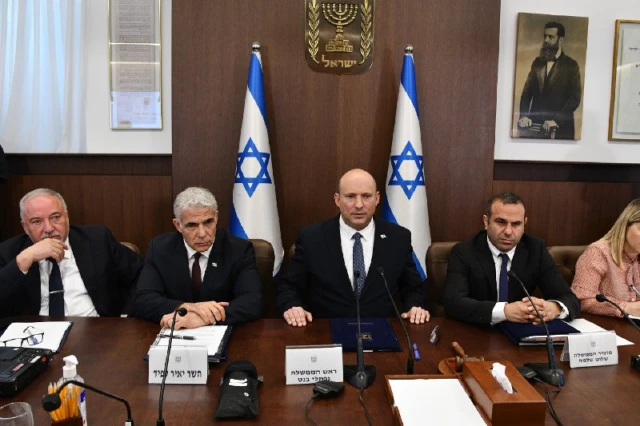 Israeli Prime Minister Naftali Bennett leads a Cabinet meeting, May 8, 2022. (Photo: Haim Zach/GPO)