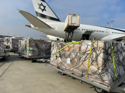 Israeli shipment of 2,000 helmets and 500 vests for emergency and civilian organizations in Ukraine (Photo: Department of Production and Procurement in the Israel Ministry of Defense)