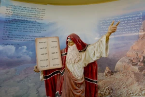 Life-size depiction of Moses displayed in an exhibit in Jerusalem (Photo: Shutterstock)