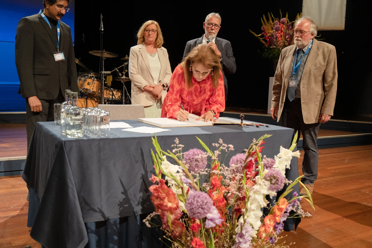 Former Rep. Michelle Bachmann signs the declaration in The Hague, July 4, 2024. (Photo: Chris van Beek)