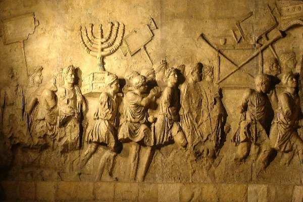 A reproduction (displayed at the Museum of the Diaspora (Beit Hatfutsot)), of the central passage detail of the Titus Arch, showing the Menorah displayed during Titus' triumph over Judea (Photo: By derivative work: Steerpike (talk) / via Wikidata).