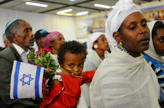Newly arrived Jewish immigrants from Ethiopia, meet their family members as they arrive to the Ben Gurion international airport on October 29, 2012. The immigrants are one of the last groups of the Falash Mura Ethiopians that remain in Ethiopia. Photo by Yossi Zeliger/Flash90.