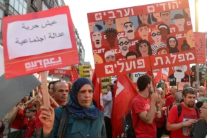 Hundreds march through the streets of Tel Aviv, as they celebrate May 01, Labour day. May 01, 2013 (Photo: Zeliger/FLASH90).