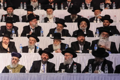 Ultra orthodox Jewish rabbis attend a prayer and commemoration rally attended by thousands marking one year since the death of late Shas spiritual leader Rabbi Ovadia Yosef, at the Arena in Jerusalem. September 28 , 2014 (Photo: Flash90).