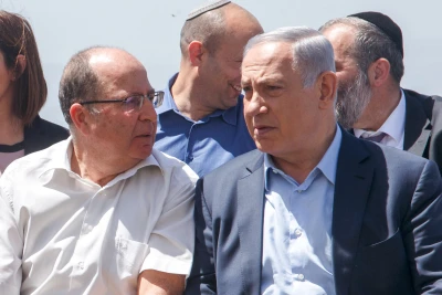 Israeli prime minister Benjamin Netanyahu and Moshe Ya'alon on April 17, 2016. Photo by Meir Vaknin/POOL