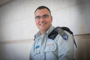 IDF Spokesman in Arabic, Avichay Adraee poses for a picture at the Ministry of Foreign Affairs in Jerusalem on September 6, 2017. Photo by Yonatan Sindel/Flash90