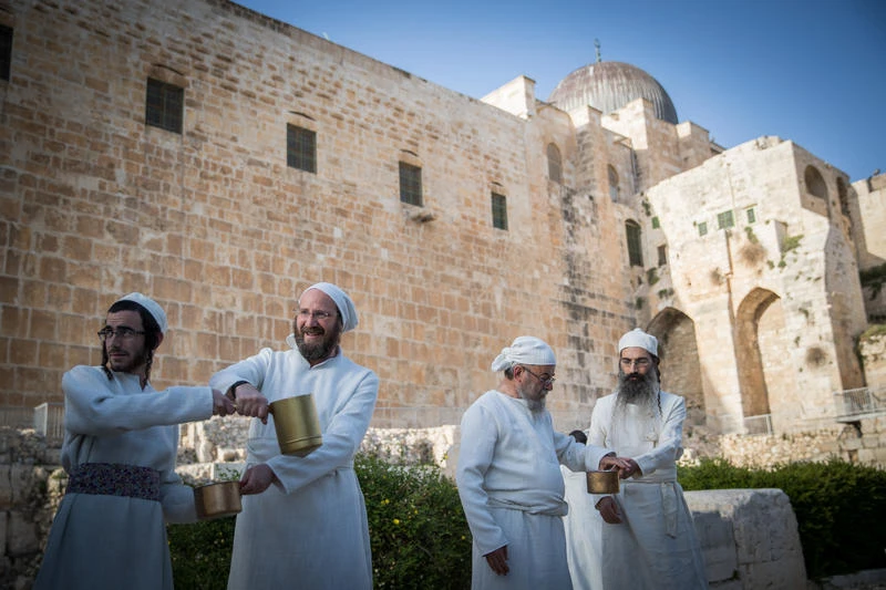 Jewish priests prepare for a Passover Sacrifice 'practice' ceremony at Davidson Center in Jerusalem Old City, on March 26, 2018. Photo by Yonatan Sindel/Flash90