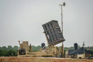 Israeli soldier near Iron Dome anti-missile battery deployed in central Israel on October 19, 2018. Photo by Yossi Zeliger/Flash90