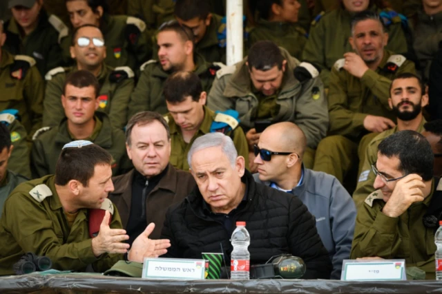 Israeli Prime Minister Benjamin Netanyahu visits a drill of the Armored Corps in Shizafon Base, in southern Israel on January 23, 2019 (Photo: Flash90)