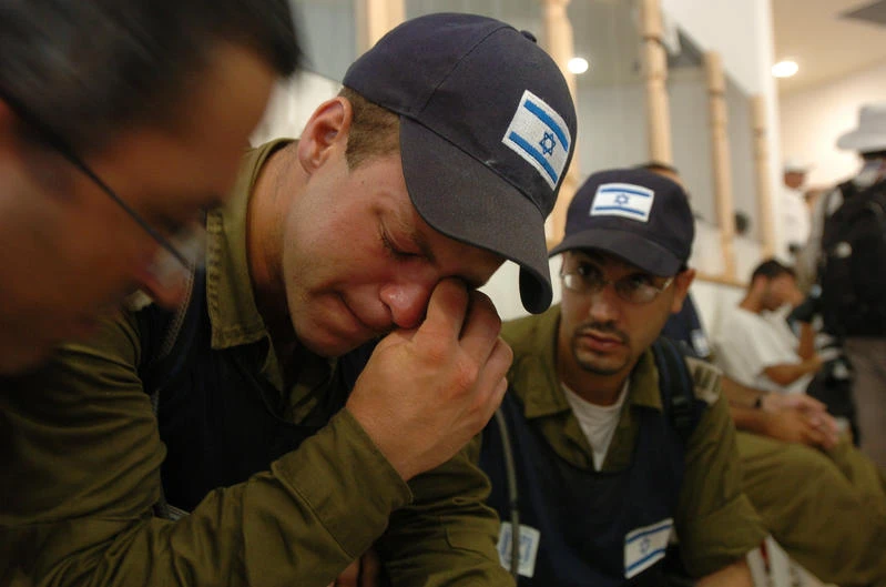 Israeli soldiers crying during the evacuation of Gush Katif. August 21, 2005. Photo by Nati Shohat/Flash90.
