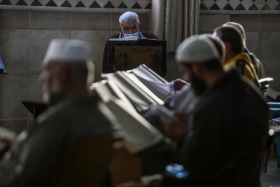 Palestinians read the Quran during the holy month of Ramadan at Al-Abrar mosque in Rafah, in the southern Gaza Strip, on April 17, 2021. Photo by Abed Rahim Khatib/Flash90