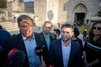 MK's Bezalel Smotrich, Itamar Ben Gvir and MK's from the Religious Zionism party visit at Damascus Gate in Jerusalem Old city on October 20, 2021 (Photo: Yonatan Sindel/Flash90).