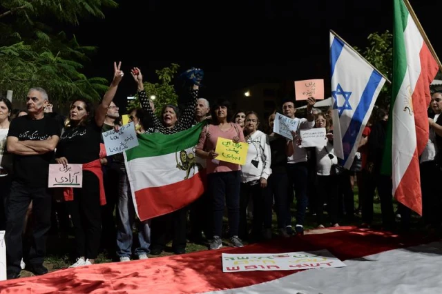 People protest the killing of Mahsa Jina Amini and in support with the Iranian people, in Tel Aviv, on October 29, 2022. Photo by Tomer Neuberg/Flash90