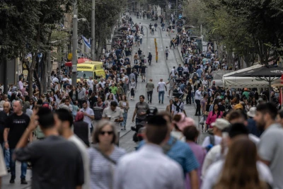 View of the crowded Jaffa Street in Jerusalem during the Sukkot holiday, October 03, 2023. Photo by CHaim Goldberg/FLASH90