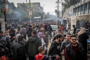 Palestinians shop for food in Rafah, southern Gaza strip. December 28, 2023 (Photo: Abed Rahim Khatib/Flash90).