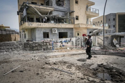 Israeli security forces look at the damage after a rocket fired from Lebanon hit the northern town of Kiryat Shmona, March 27, 2024 (Photo: Ayal Margolin/Flash90).
