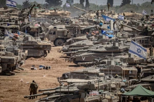 Israeli soldiers at a staging area near the Israeli-Gaza Border, southern Israel, May 9, 2024 (Photo: Flash90).