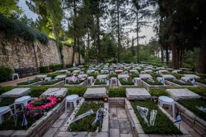 Graves of fallen Israeli soldiers at the Mt Hezl miitary cemetery in Jerusalem, on the eve of Israel Memorial Day which commemorates Israel's fallen soldiers and victims of terror. May 12, 2024. Photo by Yonatan Sindel/Flash90