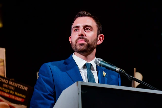 Eylon Levy speaks during a rally calling for the release of Israelis held hostage by Hamas terrorists in Gaza, at "Hostage Square" in Tel Aviv, May 18, 2024. Photo by Avshalom Sassoni/Flash90