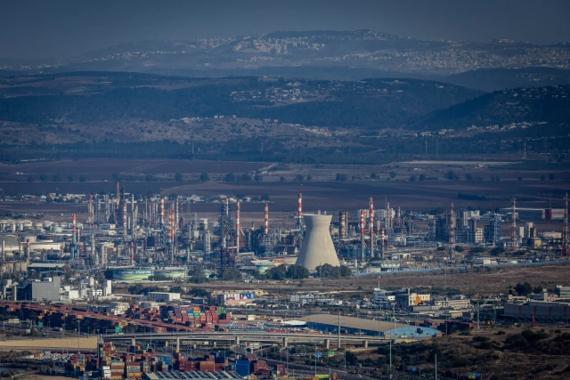 View of the Industrial Zone in the northern Israeli city of Haifa, November 17, 2024. Photo by Yonatan Sindel/Flash90