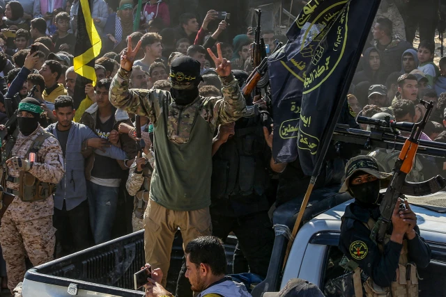Hamas, Islamic Jihad and thousands of People outside the house of Sinwar in Khan Younis, where two Israeli hostages and 5 Thai hostages were released to the Red Cross as part of a deal between Israel and Hamas, January 30, 2025. Photo by Abed Rahim Khatib/Flash90