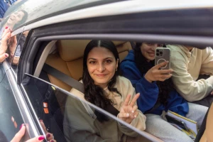 Released hostage Daniella Gilboa returning to her home in Petah Tikva, February 5, 2025. Photo by Roy Alima/Flash90