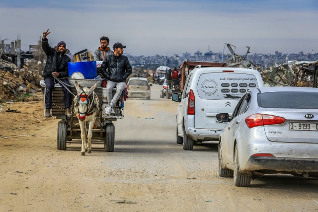 Displaced Palestinians make their way back to their homes via the Netzarim corridor, in the central Gaza Strip, on February 9, 2025. Photo by Abed Rahim Khatib/Flash90
