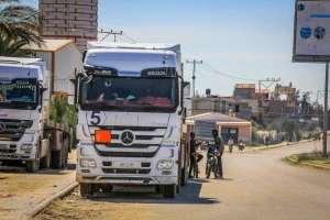 Palestinian trucks parked near the Kerem Shalom crossing, east of the city of Rafah, in the southern Gaza Strip, after Israel has stopped the entry of all humanitarian aid into Gaza, March 2, 2025. Photo by Abed Rahim Khatib/Flash90
