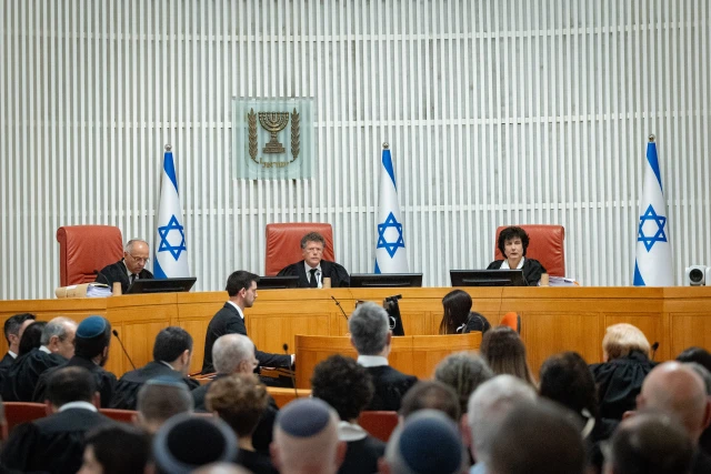 A court hearing on petitions against the firing of Shin Bet chief Ronen Bar at the Supreme Court in Jerusalem, April 8, 2025. Photo by Yonatan Sindel/Flash90