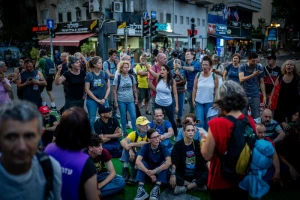 Demonstrators protest against the Israeli government and for the release of Israelis held hostage in the Gaza Strip, outside the Likud headquarters in Tel Aviv, May 28, 2025. Photo by Erik Marmor/Flash90