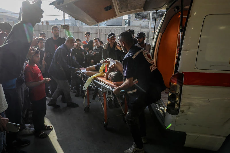 Palestinians who were injured near a US aid distribution center arrive to the Nasser Hospital in Khan Yunis, in the southern Gaza Strip, June 1, 2025. Photo by Abed Rahim Khatib/Flash90