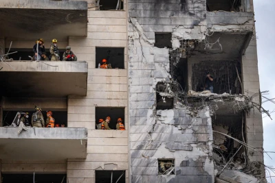 Israeli security and rescue forces at the scene where a ballistic missile fired from Iran hit and caused damage in Petah Tikva, June 16, 2025. Photo by Chaim Goldberg/Flash90