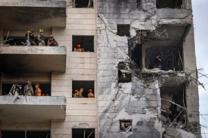 Israeli security and rescue forces at the scene where a ballistic missile fired from Iran hit and caused damage in Petah Tikva, June 16, 2025. Photo by Chaim Goldberg/Flash90