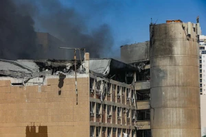 Smoke rises from the scene where a ballistic missile fired from Iran hit and caused damage at the Soroka Medical Center in Be'er Sheva, June 19, 2025. Photo by Dudu Greenspan/Flash90