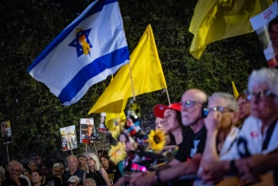 People protest calling for the release of hostages held in the Gaza Strip, outside the Prime Minister's residence in Jerusalem, June 28, 2025. Photo by Yonatan Sindel/Flash90