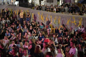 People gather for the ritual of Tisha B'Av at Hostage Square in Tel Aviv, August 2, 2025. Photo by Avshalom Sassoni/Flash90
