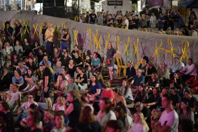 People gather for the ritual of Tisha B'Av at Hostage Square in Tel Aviv, August 2, 2025. Photo by Avshalom Sassoni/Flash90